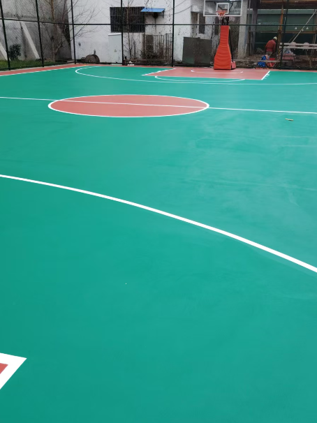 红花岗 球场长期使用易出现地面开裂